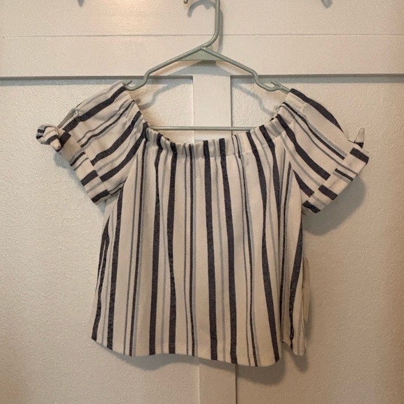 Tresics new with tags striped crop top with ties on sleeves in small - Picture 5 of 9